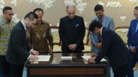 Pemerintah terus memperkuat strategi pengembangan sumber daya manusia (SDM) sebagai fondasi utama untuk mencapai target pertumbuhan ekonomi nasional sebesar 8 persen