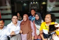 Foto: Didampingi Deolipa Yumara dan Rieke Diah Pitaloka, Herawati Rampungkan BAP Kasus Dugaan Penganiayaan di Polres Metro Jakarta Selatan, Kamis (9/7/2026). (Dok-okj/fn)