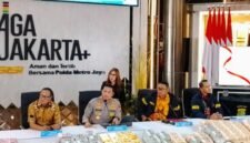 Foto: Konferensi pers perkembangan penyidikan dugaan kasus korupsi besar disampaikan Kepala Bidang Hubungan Masyarakat Polda Metro Jaya, Kombes Pol. Budi Hermanto, di Mapolda Metro Jaya, Jumat malam (10/7/2026). (Dok-okj/fn)