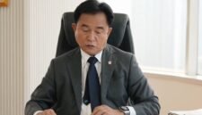 Pemerintah menegaskan Peraturan Presiden (Perpres) Nomor 111 Tahun 2025 tentang Kebijakan Umum Pertahanan Negara Tahun 2025–2029 tidak disusun sebagai regulasi yang secara khusus mengatur kelompok lesbian, gay, biseksual, transgender, dan queer (LGBTQ).