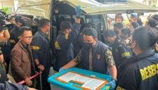 Foto: Tim penyidikan Polri secara resmi menyerahkan seorang tersangka beserta seluruh barang bukti elektronik maupun nonelektronik kepada penyidik Kejaksaan Agung Republik Indonesia di Gedung Bundar Kejaksaan Agung, Jakarta, Jumat (17/7/2026). (Dok-Istimewa)