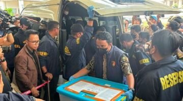Foto: Tim penyidikan Polri secara resmi menyerahkan seorang tersangka beserta seluruh barang bukti elektronik maupun nonelektronik kepada penyidik Kejaksaan Agung Republik Indonesia di Gedung Bundar Kejaksaan Agung, Jakarta, Jumat (17/7/2026). (Dok-Istimewa)