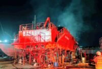 Foto: Kebakaran yang melanda Kapal Negara (KN) SAR Ramawijaya saat menjalani proses perbaikan di kawasan Galangan Muara Baru, Jakarta Utara, Rabu (22/7/2026) malam. (Dok-Istimewa)