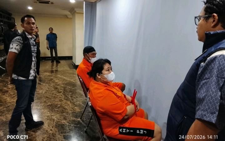 Foto: Kedua tersangka berinisial R alias Icha dan DY sudah diamankan Ditreskrimum Polda Metro Jaya. (Dok/okj/fm)