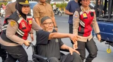 Foto: Kakek Pandih mendatangi Polres Metro Tangerang Kota, pada Jumat (24/7/2026). (Dok-Istimewa)