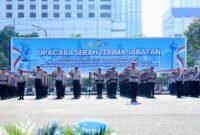 Foto: Kapolda Metro Jaya Komjen Pol. Asep Edi Suheri memimpin upacara serah terima jabatan (sertijab) terhadap Pejabat Utama (PJU) dan Kapolres jajaran Polda Metro Jaya di Lapangan Presisi Direktorat Lalu Lintas (Ditlantas) Polda Metro Jaya, Selasa (28/7/2026). (Dok-Istimewa)