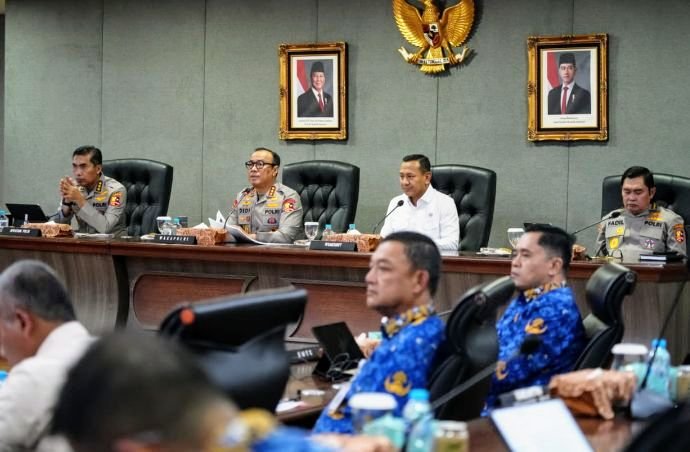 Foto: Kepolisian Negara Republik Indonesia (Polri) bergerak cepat menindaklanjuti arahan Presiden Republik Indonesia terkait antisipasi fenomena El Nino, cuaca ekstrem, serta ancaman kebakaran hutan dan lahan (Karhutla) yang diperkirakan meningkat pada puncak musim kemarau 2026. (Dok-Istimewa)