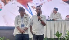 Tantan Sulthon Bukhawan (kanan) dan Oland PH Sibarani, usai terpilih sebagai Ketua PWI dan DK PWI Jabar, di Bandung, Rabu (12/8/2026) malam. (Foto hw)