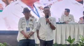 Tantan Sulthon Bukhawan (kanan) dan Oland PH Sibarani, usai terpilih sebagai Ketua PWI dan DK PWI Jabar, di Bandung, Rabu (12/8/2026) malam. (Foto hw)