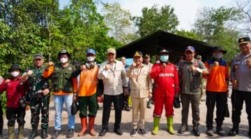 Menteri Koordinator Bidang Politik dan Keamanan (Menko Polkam) Jenderal TNI (Purn) Djamari Chaniago meminta penanganan kebakaran hutan dan lahan (karhutla) di Kabupaten Pulang Pisau, Kalimantan Tengah, dipercepat dengan mengutamakan keselamatan masyarakat dan petugas di lapangan.