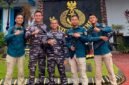 Foto: Personel Dinas Penerangan TNI Angkatan Laut (Dispenal) berfoto bersama usai kegiatan di lingkungan Markas TNI AL, Selasa (4/8/2026).