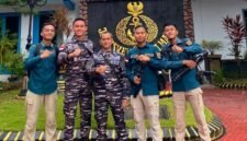 Foto: Personel Dinas Penerangan TNI Angkatan Laut (Dispenal) berfoto bersama usai kegiatan di lingkungan Markas TNI AL, Selasa (4/8/2026).