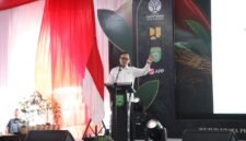 Wakil Menteri Dalam Negeri (Wamendagri) Bima Arya Sugiarto mendorong pemerintah daerah menjadikan penghijauan sebagai gerakan berkelanjutan yang tidak hanya berdampak pada kelestarian lingkungan, tetapi juga memperkuat ketahanan sosial dan ekonomi masyarakat.