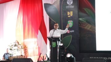 Wakil Menteri Dalam Negeri (Wamendagri) Bima Arya Sugiarto mendorong pemerintah daerah menjadikan penghijauan sebagai gerakan berkelanjutan yang tidak hanya berdampak pada kelestarian lingkungan, tetapi juga memperkuat ketahanan sosial dan ekonomi masyarakat.