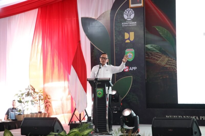 Wakil Menteri Dalam Negeri (Wamendagri) Bima Arya Sugiarto mendorong pemerintah daerah menjadikan penghijauan sebagai gerakan berkelanjutan yang tidak hanya berdampak pada kelestarian lingkungan, tetapi juga memperkuat ketahanan sosial dan ekonomi masyarakat.