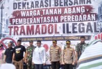 Foto: Wali Kota Administrasi Jakarta Pusat bersama unsur Forkopimda, TNI, Polri, tokoh masyarakat, serta berbagai organisasi kemasyarakatan mengikuti Deklarasi Bersama Warga Tanah Abang untuk pemberantasan peredaran Tramadol ilegal di Kecamatan Tanah Abang, Jumat (7/8/2026).