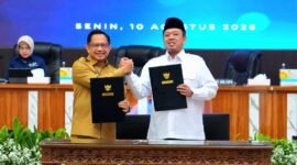 Menteri Dalam Negeri (Mendagri) Muhammad Tito Karnavian bersama Menteri Agraria dan Tata Ruang/Kepala Badan Pertanahan Nasional (ATR/BPN) Nusron Wahid menandatangani Surat Edaran Bersama (SEB) terkait mekanisme penerimaan setoran dan penelitian Surat Setoran Pajak Daerah Bea Perolehan Hak atas Tanah dan Bangunan (BPHTB).