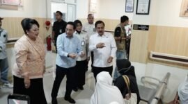 Kementerian Imigrasi dan Pemasyarakatan (Kemenimipas) membagikan bantuan sosial berupa 81 paket sembako kepada masyarakat dalam rangka memperingati Hari Ulang Tahun (HUT) ke-81 Kemerdekaan Republik Indonesia, Selasa (11/8).