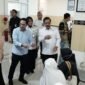 Kementerian Imigrasi dan Pemasyarakatan (Kemenimipas) membagikan bantuan sosial berupa 81 paket sembako kepada masyarakat dalam rangka memperingati Hari Ulang Tahun (HUT) ke-81 Kemerdekaan Republik Indonesia, Selasa (11/8).