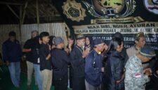 Foto: Sejumlah tokoh dan masyarakat adat Sumedang mengikuti rangkaian kegiatan dalam rangka memperingati Hari Masyarakat Adat Sedunia di Tatar Sumedang, Sabtu (9/8/2026).