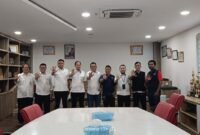 Foto: Ketua Pokja PWI Wali Kota Jakarta Timur Rudolf Simbolon bersama jajaran berfoto bersama Kepala Kantor Pertanahan Kota Administrasi Jakarta Timur Hermawan dan jajaran usai audiensi di Kantor Pertanahan Jakarta Timur, Selasa (11/8/2026).