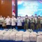 Foto: Sejumlah pejabat TNI, Polri, BNN, dan instansi terkait menunjukkan barang bukti ketamine dalam konferensi pers pengungkapan penyelundupan narkotika lintas negara di Mako Kodaeral IV, Batam, Rabu (12/8/2026).