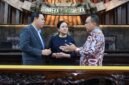 Ketua DPD RI Sultan Baktiar Najamudin bersama Ketua DPR RI Puan Maharani dan Wakil Ketua DPR RI Sufmi Dasco Ahmad melakukan inspeksi kesiapan Ruang Sidang Bersama DPR RI dan DPD RI di Kompleks Parlemen, Jakarta, Kamis (13/8).