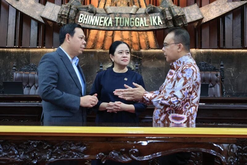 Ketua DPD RI Sultan Baktiar Najamudin bersama Ketua DPR RI Puan Maharani dan Wakil Ketua DPR RI Sufmi Dasco Ahmad melakukan inspeksi kesiapan Ruang Sidang Bersama DPR RI dan DPD RI di Kompleks Parlemen, Jakarta, Kamis (13/8).
