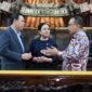 Ketua DPD RI Sultan Baktiar Najamudin bersama Ketua DPR RI Puan Maharani dan Wakil Ketua DPR RI Sufmi Dasco Ahmad melakukan inspeksi kesiapan Ruang Sidang Bersama DPR RI dan DPD RI di Kompleks Parlemen, Jakarta, Kamis (13/8).