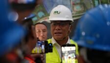 Foto: Menteri Lingkungan Hidup (LH) Jumhur Hidayat meninjau fasilitas pengelolaan limbah PT Prasadha Pamunah Limbah Industri (PPLI) di Kabupaten Bogor, Jawa Barat, Kamis (13/8/2026).