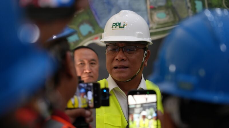 Foto: Menteri Lingkungan Hidup (LH) Jumhur Hidayat meninjau fasilitas pengelolaan limbah PT Prasadha Pamunah Limbah Industri (PPLI) di Kabupaten Bogor, Jawa Barat, Kamis (13/8/2026).