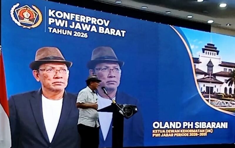 Oland PH Sibarani ketika menyampaikan visi / missinya dalam Konferprov PWI Jabar di Bandung, Rabu (12/8/2026) - Foto: ist.