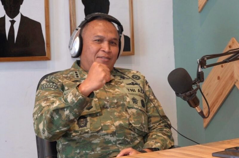 Foto: Danrem 081/DSJ Kolonel Arm Untoro Hariyanto mengikuti Podcast Gesah Nusantara di Makorem 081/DSJ, Kota Madiun, Jumat (14/8/2026).