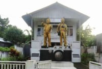 Foto: Tugu Pers Mendur di Talikuran, Kecamatan Kawangkoan Utara, Kabupaten Minahasa, Sulawesi Utara, menjadi salah satu penanda sejarah perjuangan pers dalam mengabadikan perjalanan kemerdekaan Indonesia.