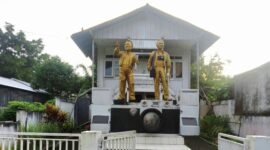 Foto: Tugu Pers Mendur di Talikuran, Kecamatan Kawangkoan Utara, Kabupaten Minahasa, Sulawesi Utara, menjadi salah satu penanda sejarah perjuangan pers dalam mengabadikan perjalanan kemerdekaan Indonesia.