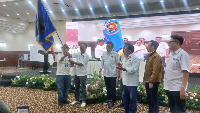 Foto: Oland PH Sibarani kembali dipercaya memimpin Dewan Kehormatan Persatuan Wartawan Indonesia (PWI) Jawa Barat periode 2026–2031. Oland terpilih secara aklamasi dalam Konferensi Provinsi (Konferprov) PWI Jawa Barat di Hotel Horison Bandung.