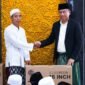 Foto: Maulid Nabi di Pisangan Timur, Munjirin Serahkan Tiga Kursi Roda untuk Warga