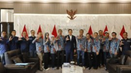 Foto: Bupati Lampung Selatan Radityo Egi Pratama berfoto bersama jajaran Persatuan Wartawan Indonesia (PWI) Provinsi Lampung dan PWI Lampung Selatan seusai audiensi di ruang kerja Bupati Lampung Selatan, Jumat (14/8/2026).