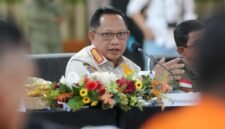 Menteri Dalam Negeri (Mendagri) Muhammad Tito Karnavian memastikan pemerintah bergerak cepat menangani dampak gempa bumi yang melanda sejumlah wilayah di Nusa Tenggara Timur (NTT). Ia menyebut, penanganan pada tahap awal pascagempa berfokus pada penyelamatan korban serta pemulihan berbagai layanan dasar masyarakat.