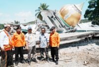 Menteri Dalam Negeri (Mendagri) Muhammad Tito Karnavian meminta pemerintah daerah (Pemda) segera mendata kerusakan sekolah dan rumah ibadah akibat gempa bumi yang mengguncang wilayah Nusa Tenggara Timur (NTT).