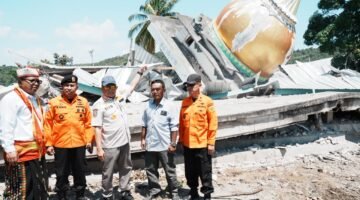 Menteri Dalam Negeri (Mendagri) Muhammad Tito Karnavian meminta pemerintah daerah (Pemda) segera mendata kerusakan sekolah dan rumah ibadah akibat gempa bumi yang mengguncang wilayah Nusa Tenggara Timur (NTT).