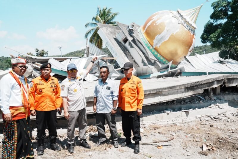 Menteri Dalam Negeri (Mendagri) Muhammad Tito Karnavian meminta pemerintah daerah (Pemda) segera mendata kerusakan sekolah dan rumah ibadah akibat gempa bumi yang mengguncang wilayah Nusa Tenggara Timur (NTT).