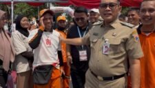 Pokja PWI jakpus - Semarak menyambut Hari Ulang Tahun (HUT) ke-81 Kemerdekaan Republik Indonesia terasa meriah di tengah warga Kecamatan Senen, Jakarta Pusat. Tak sekadar perayaan, momentum kemerdekaan kali ini diisi dengan kegiatan sosial yang menyentuh langsung kebutuhan masyarakat.