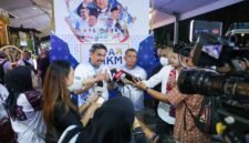 Ratusan ribu masyarakat memadati kawasan Monumen Nasional (Monas), Sarinah hingga Bundaran Hotel Indonesia (HI), Jakarta, untuk menyaksikan Karnaval Malam Merdeka, Rabu (19/8/2026) malam.