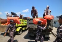 Pemerintah mengerahkan Kapal Republik Indonesia (KRI) Bung Hatta untuk mendistribusikan bantuan logistik bagi warga terdampak gempa bumi magnitudo (M) 7,7 di Kabupaten Manggarai, Nusa Tenggara Timur (NTT), Rabu (19/8/2026).