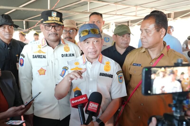 Menteri Dalam Negeri (Mendagri) Muhammad Tito Karnavian menugaskan Direktorat Jenderal Kependudukan dan Pencatatan Sipil (Ditjen Dukcapil) untuk membantu warga terdampak gempa di Nusa Tenggara Timur (NTT) yang kehilangan atau mengalami kerusakan dokumen kependudukan.