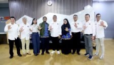 Foto: Sejumlah pengurus dan panitia Anugerah Jurnalistik MH Thamrin (MHT)–PWI Jaya 2026 berfoto bersama seusai melakukan koordinasi persiapan penyelenggaraan malam puncak penghargaan jurnalistik di Jakarta, Rabu (19/8/2026).