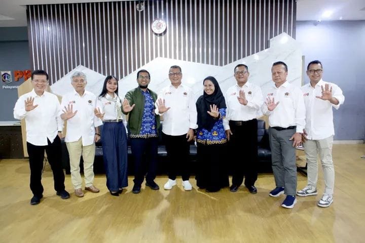 Foto: Sejumlah pengurus dan panitia Anugerah Jurnalistik MH Thamrin (MHT)–PWI Jaya 2026 berfoto bersama seusai melakukan koordinasi persiapan penyelenggaraan malam puncak penghargaan jurnalistik di Jakarta, Rabu (19/8/2026).