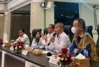 Menteri Perdagangan Budi Santoso menekankan pentingnya menjaga harga daging ayam di tingkat yang seimbang agar tetap terjangkau masyarakat sekaligus memberikan keuntungan yang layak bagi peternak.
