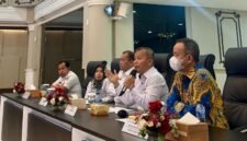Menteri Perdagangan Budi Santoso menekankan pentingnya menjaga harga daging ayam di tingkat yang seimbang agar tetap terjangkau masyarakat sekaligus memberikan keuntungan yang layak bagi peternak.